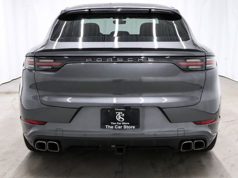 Used 2022 Porsche Cayenne Turbo image 5