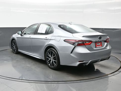 Used 2024 Toyota Camry SE FWD image 4