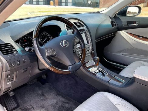 Used 2011 Lexus ES 350 FWD image 2