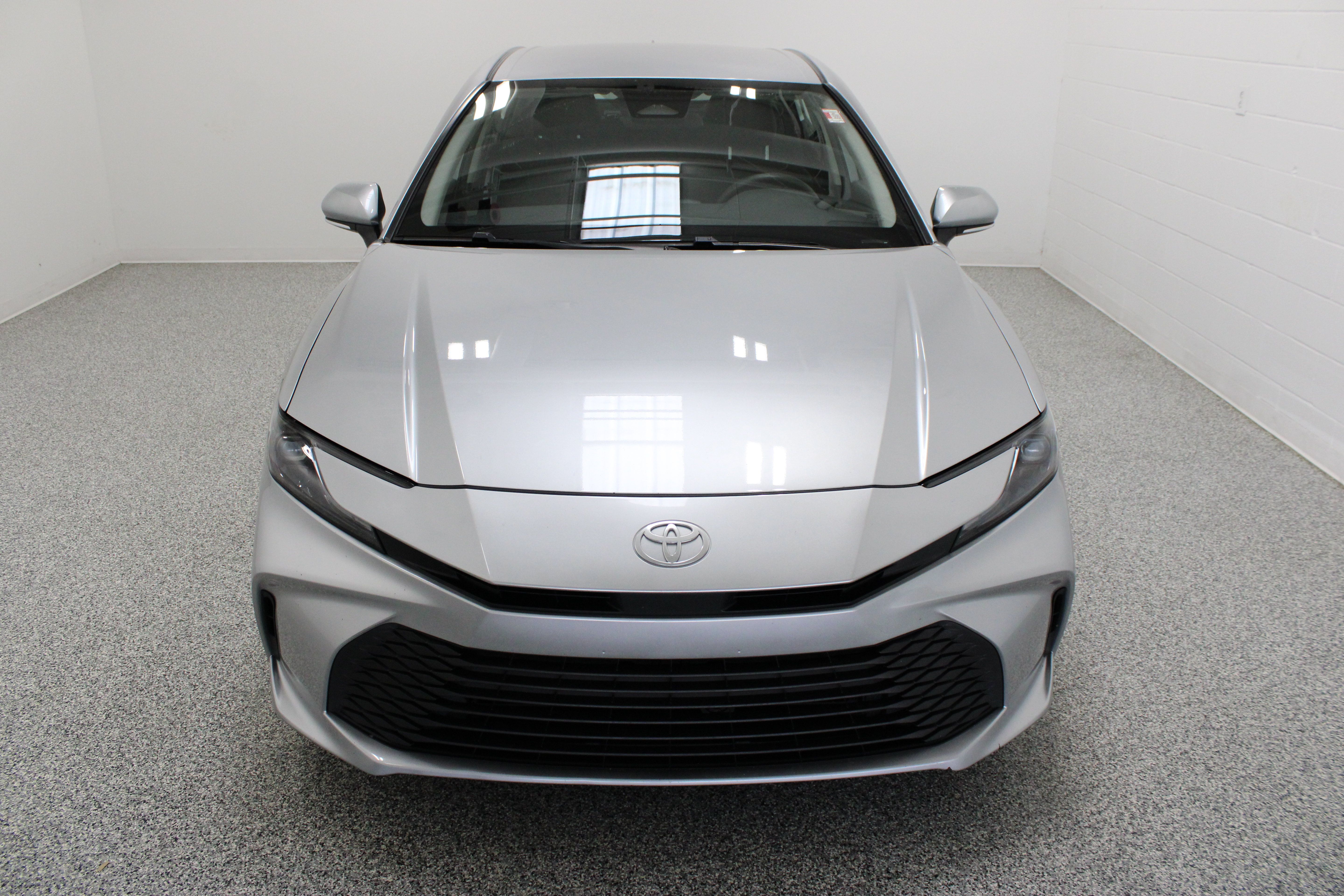 Used 2025 Toyota Camry LE FWD image 3