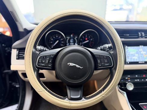 Used 2016 Jaguar XF Premium RWD image 8