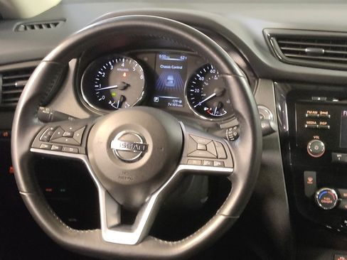 Used 2017 Nissan Rogue SV FWD image 22