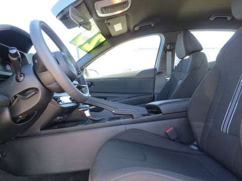 Used 2025 Hyundai Elantra Sport image 15