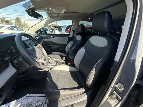 Used 2024 Volkswagen Taos SEL image 11