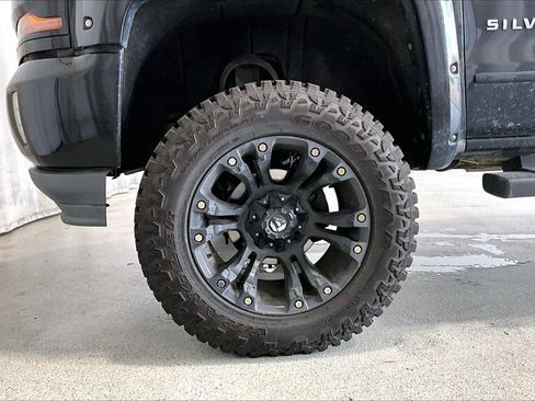 Used 2017 Chevrolet Silverado 1500 LT w/ True North Edition AWD/4WD image 6