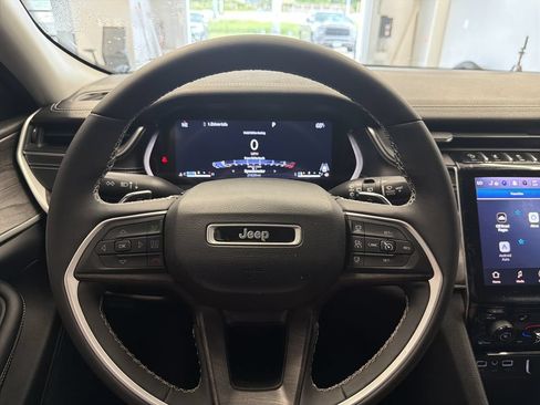 Certified 2023 Jeep Grand Cherokee Limited AWD/4WD image 26