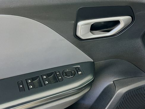 Used 2025 Kia K4 LXS image 15