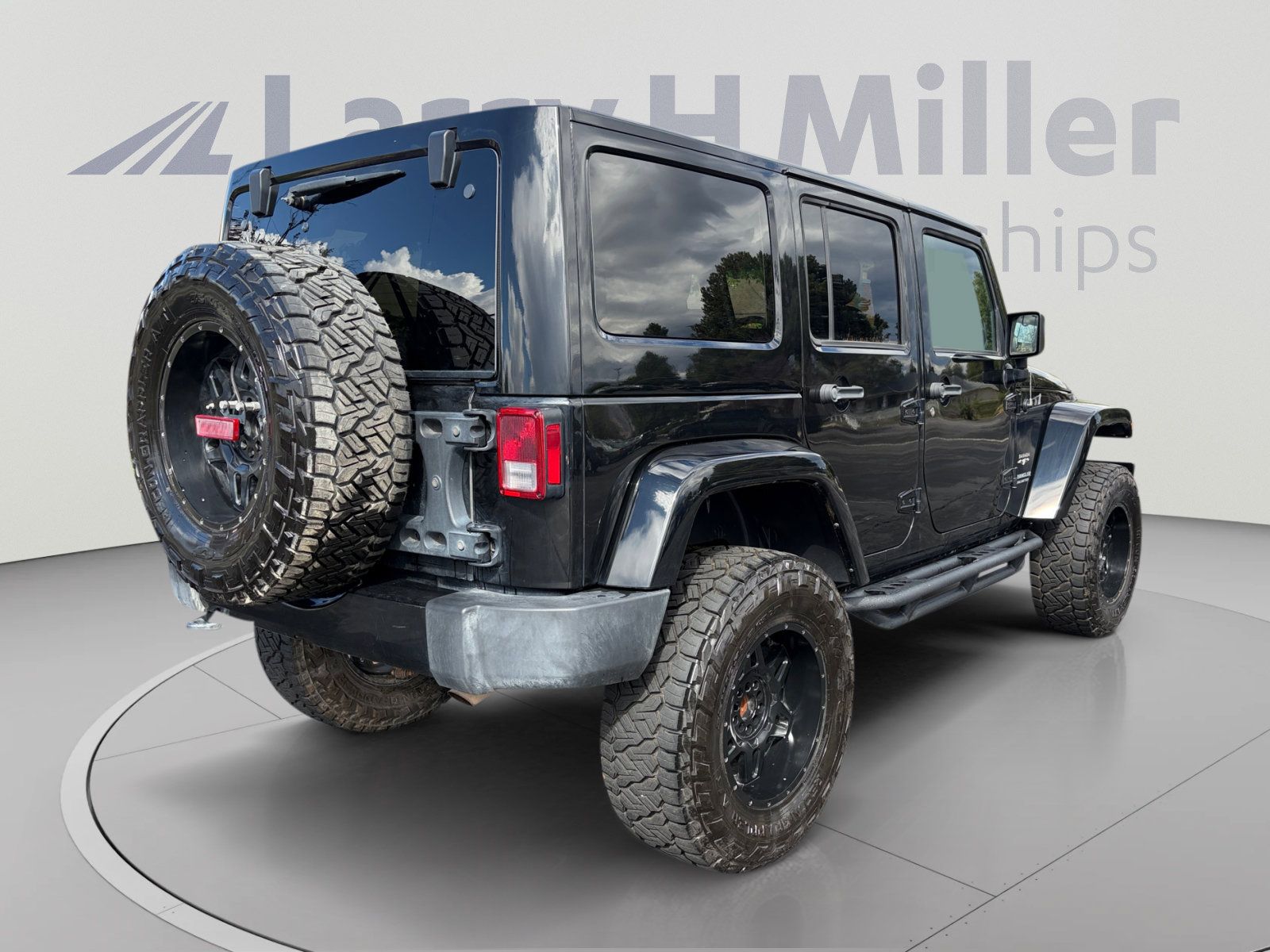 Used 2017 Jeep Wrangler Unlimited Sahara w/ Connectivity Group AWD/4WD image 5