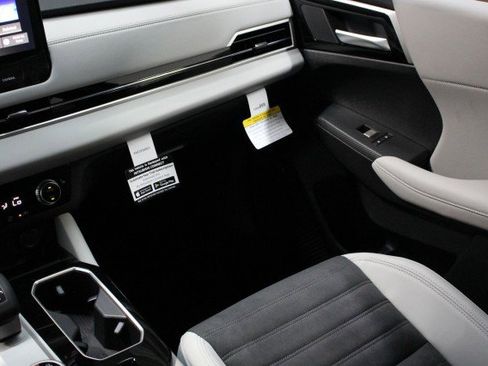 New 2025 Mitsubishi Outlander SE image 22