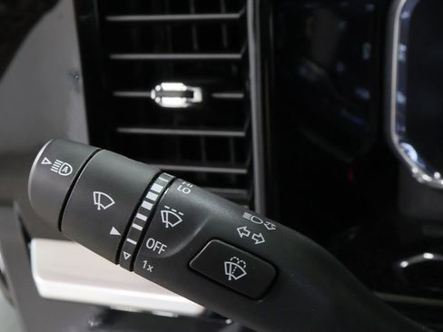 Used 2025 GMC Sierra 2500 SLT w/ SLT Convenience Package image 17