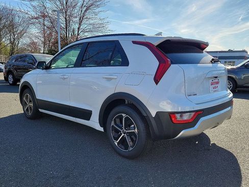 New 2024 Kia Niro EX image 3