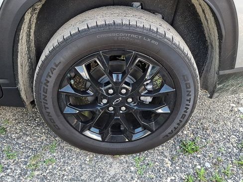 Used 2024 Chevrolet Traverse LT w/ Midnight/Sport Edition FWD image 8
