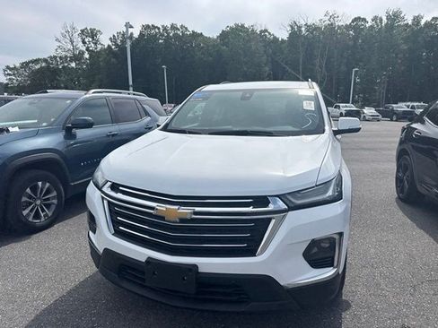 Used 2023 Chevrolet Traverse LT AWD/4WD image 3