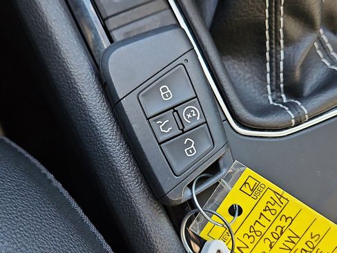 Certified 2023 Volkswagen Taos SE w/ Panoramic Sunroof Package image 19