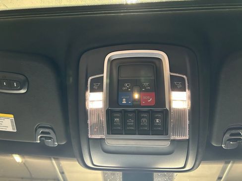 Used 2022 RAM 1500 Big Horn AWD/4WD image 17
