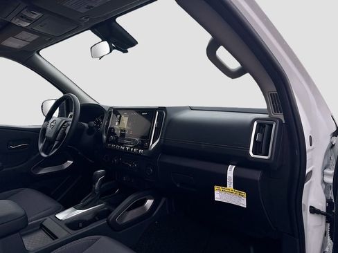 Certified 2025 Nissan Frontier SV AWD/4WD image 26