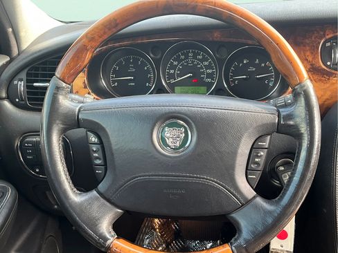 Used 2005 Jaguar XJ8 RWD image 15