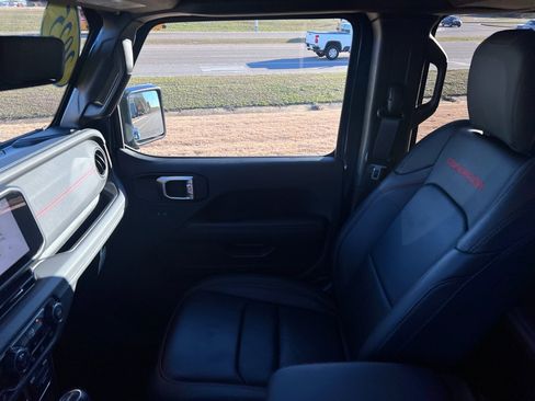 Certified 2025 Jeep Gladiator Rubicon image 20