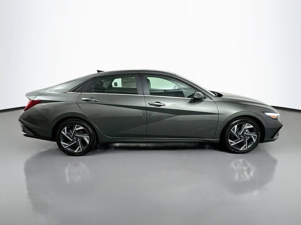 New 2026 Hyundai Elantra Limited FWD image 4