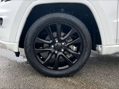 Certified 2019 Jeep Grand Cherokee Altitude RWD image 35