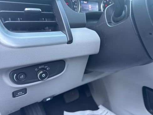 Used 2023 GMC Terrain SLE w/ Driver Convenience Package image 16