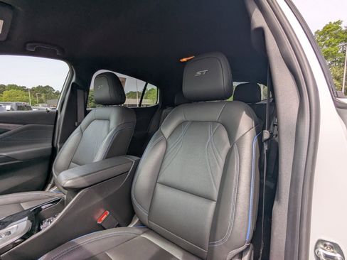 Used 2025 Buick Envista Sport Touring FWD image 10