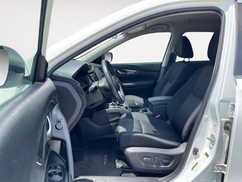 Used 2018 Nissan Rogue SV FWD image 9