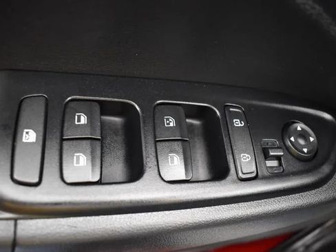 Used 2025 Hyundai Venue SEL FWD image 22