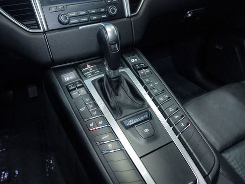 Used 2017 Porsche Macan AWD/4WD image 48