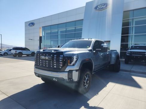 Used 2025 GMC Sierra 3500 Denali Ultimate AWD/4WD image 1