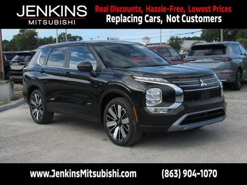 New 2025 Mitsubishi Outlander SE image 1