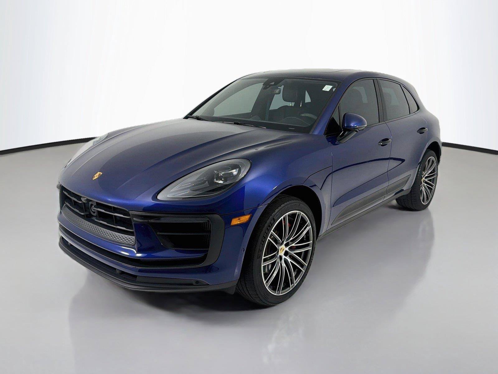 Certified 2023 Porsche Macan S AWD/4WD image 1