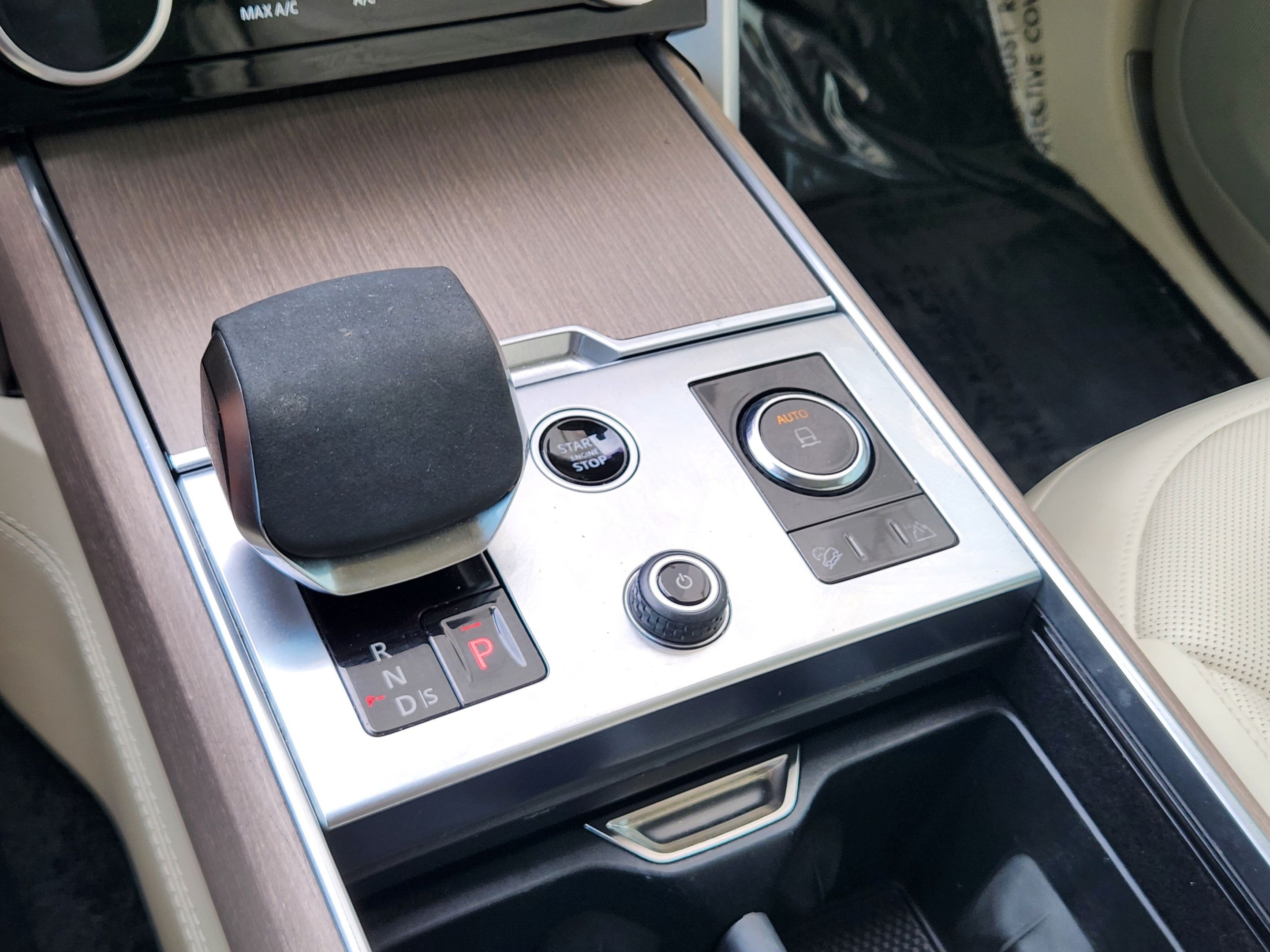 Certified 2023 Land Rover Range Rover SE AWD/4WD image 15