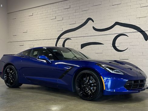 Used 2016 Chevrolet Corvette Stingray Coupe w/ Carbon Flash Badge Package RWD image 2