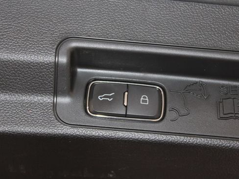 Used 2021 Ford Explorer XLT RWD image 14