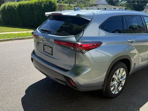Used 2020 Toyota Highlander Limited AWD/4WD image 5