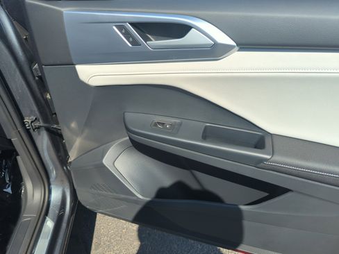 New 2025 Volkswagen Taos SE image 16
