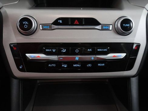 Used 2023 Ford Explorer XLT w/ Equipment Group 202A image 43