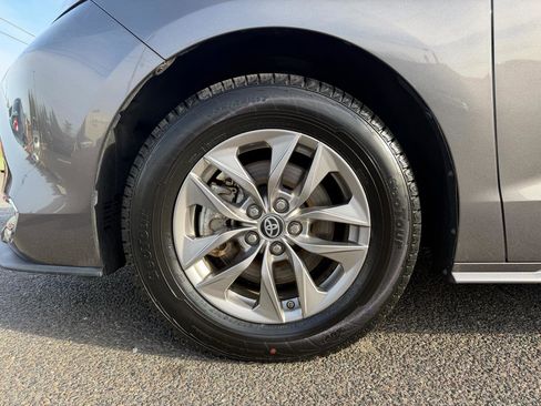 Used 2023 Toyota Sienna XLE FWD image 28