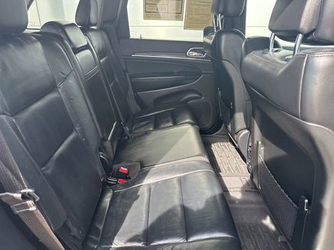 Used 2018 Jeep Grand Cherokee Limited image 32