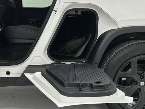 Used 2023 Rivian R1T Adventure image 40