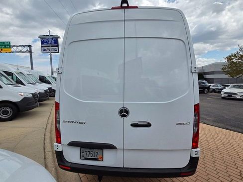 Used 2025 Mercedes-Benz Sprinter 2500 image 4