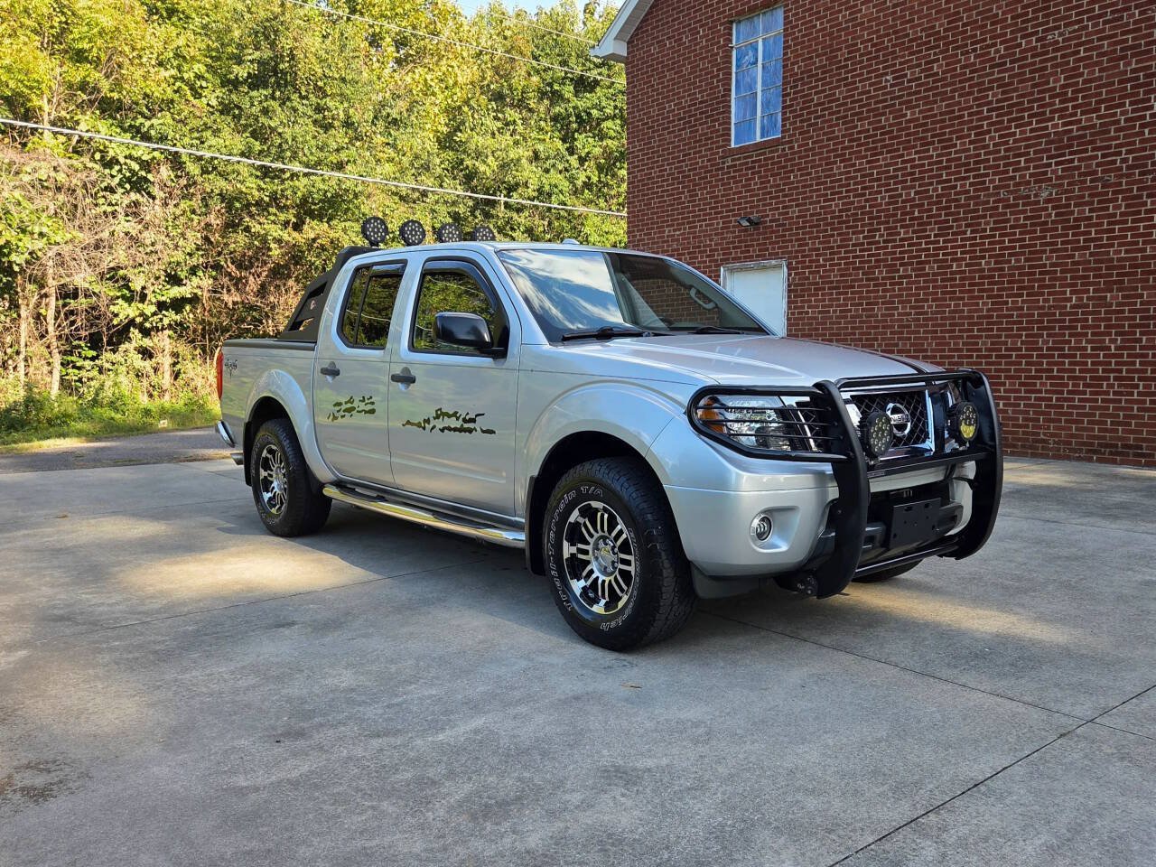 Used 2017 Nissan Frontier SV w/ SV Value Truck Package AWD/4WD image 3