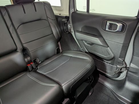 Used 2023 Jeep Wrangler Unlimited Sahara image 46