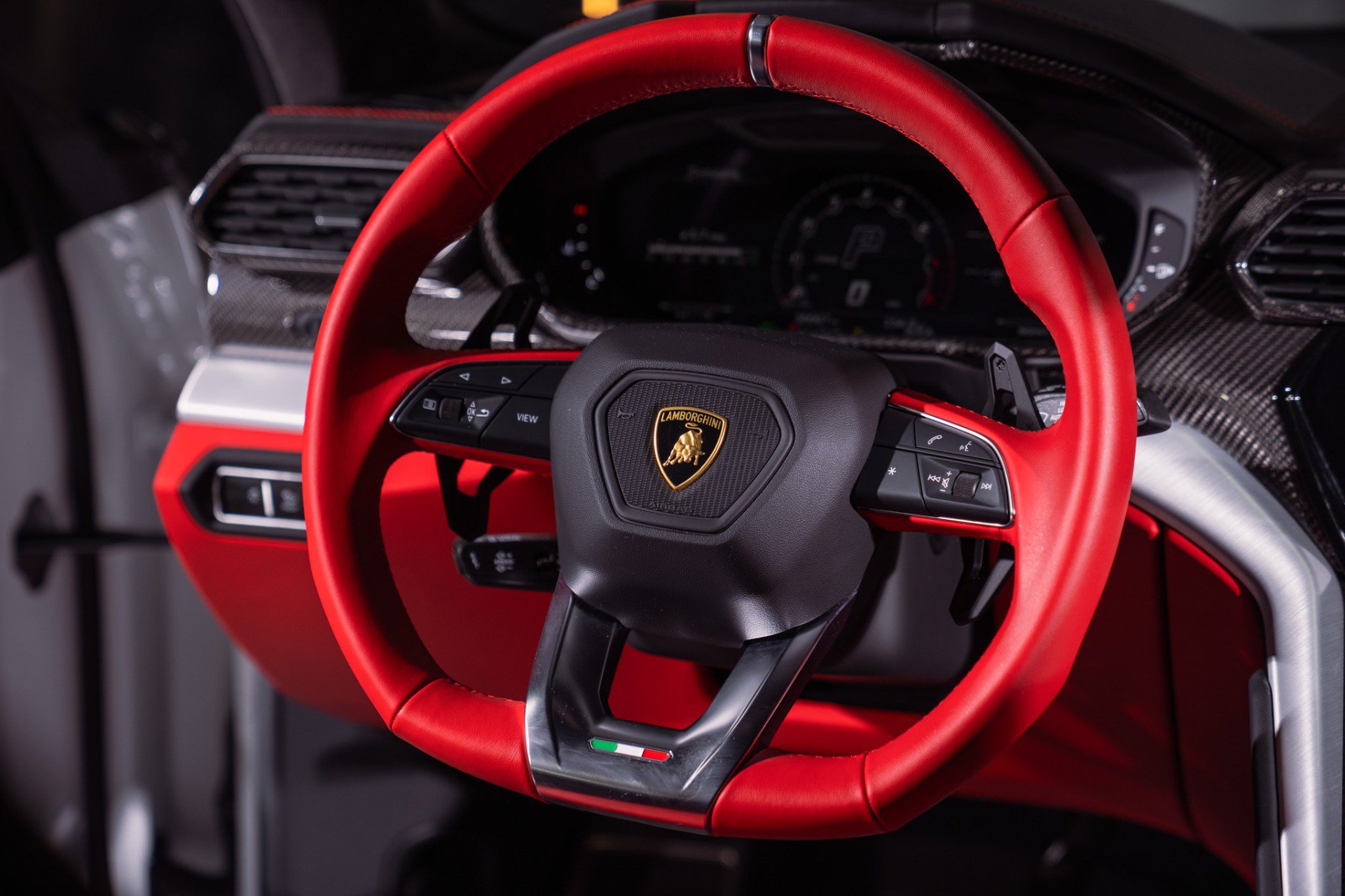 Used 2022 Lamborghini Urus AWD/4WD image 27