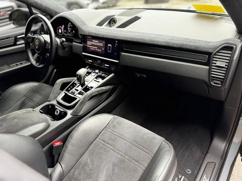Used 2023 Porsche Cayenne Turbo GT AWD/4WD image 25
