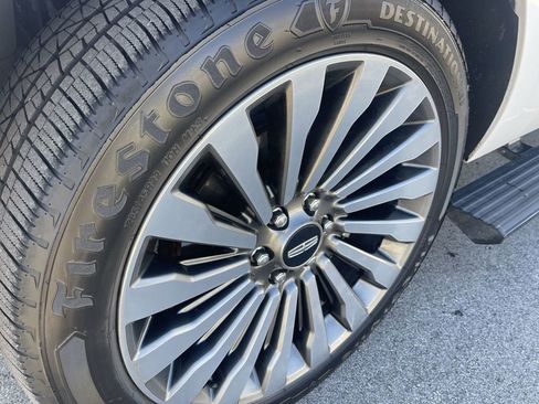 Used 2019 Lincoln Navigator L Reserve image 10
