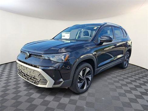 New 2025 Volkswagen Taos SE image 3