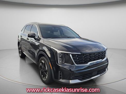 Used 2025 Kia Sorento EX FWD image 4