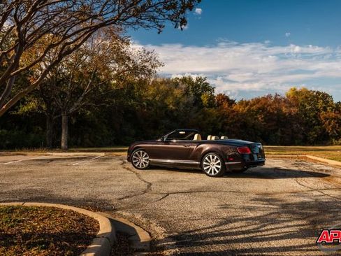 Used 2015 Bentley Continental GT image 15